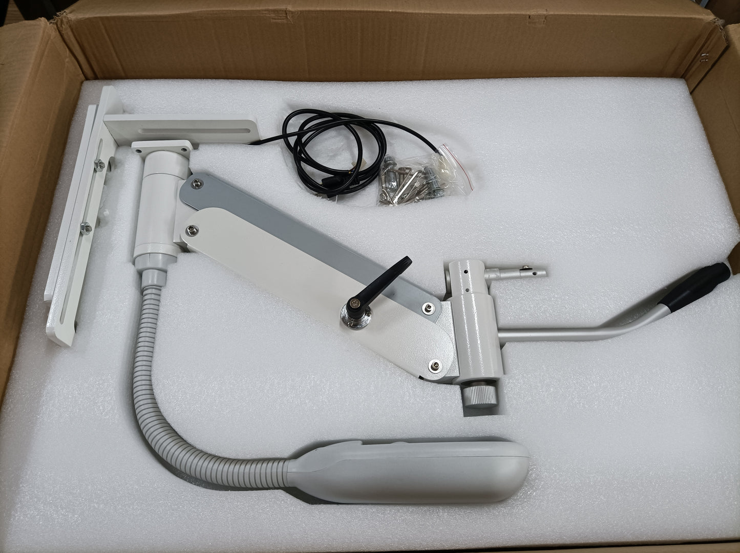 BRAZO DE PARED PARA PHOROPTOR CON LAMPARA / MODELO BP01